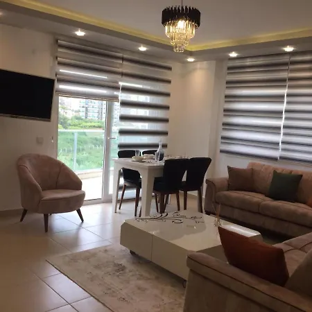 Alanya, Avsallar'Da Su Kaydirakli Site Icinde Kiralik Daire